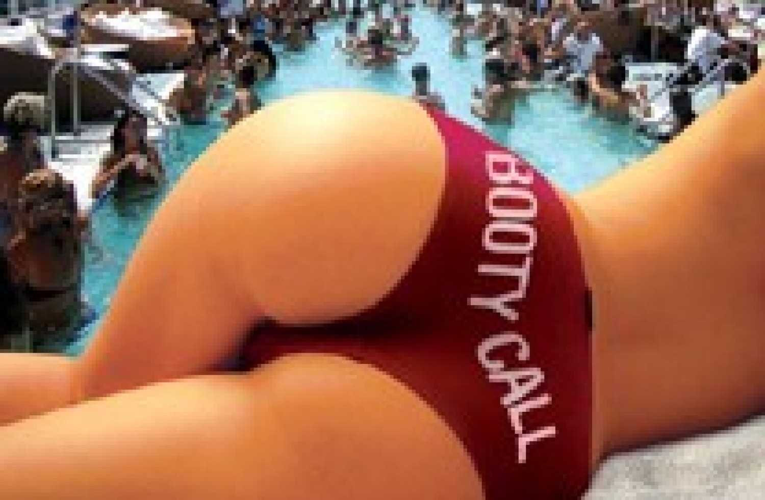 Party nieuws: Ex Porn Star sluit het strandseizoen af met een heuse Pool Party