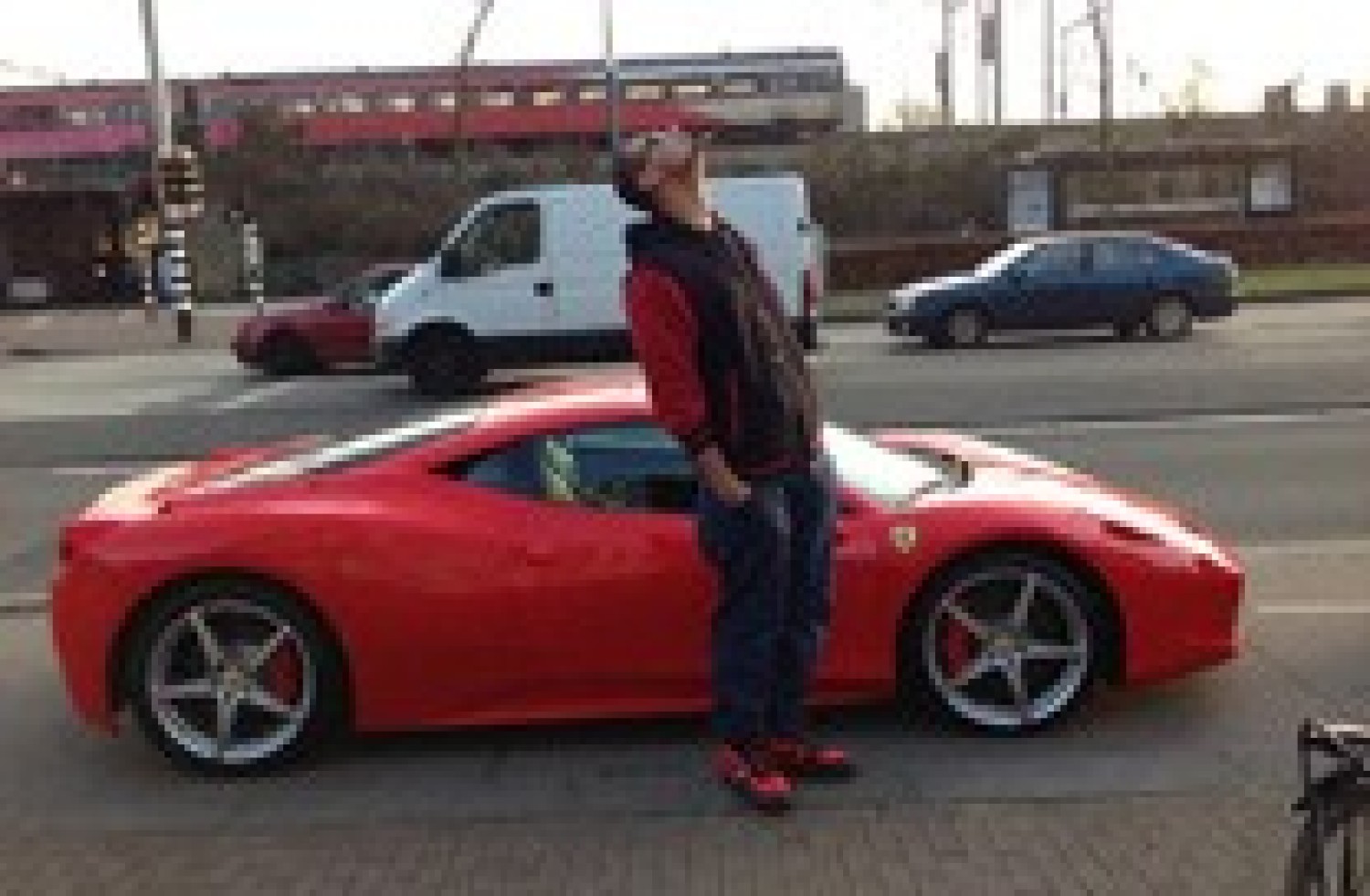 Party nieuws: Afrojack rijdt uur na aanschaf Ferrari 458 in puin